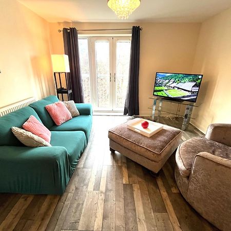 Spacious Two Bedrooms Apartment For Business And Holiday Portsmouth Eksteriør billede