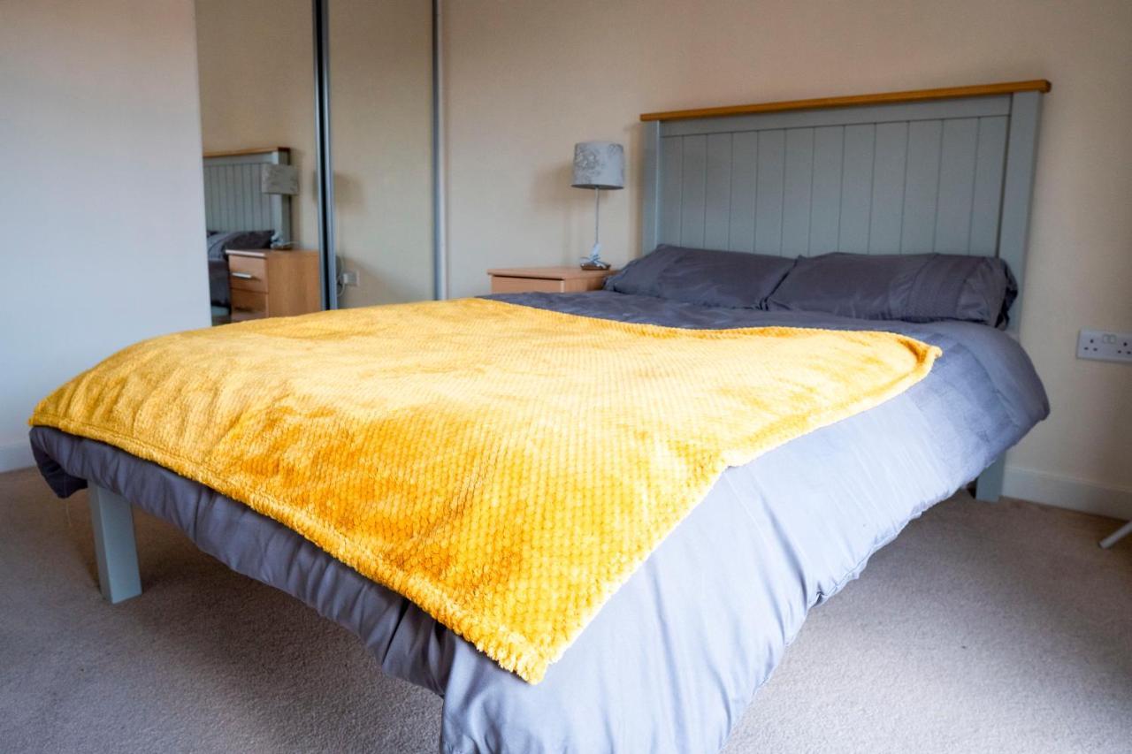 Spacious Two Bedrooms Apartment For Business And Holiday Portsmouth Eksteriør billede