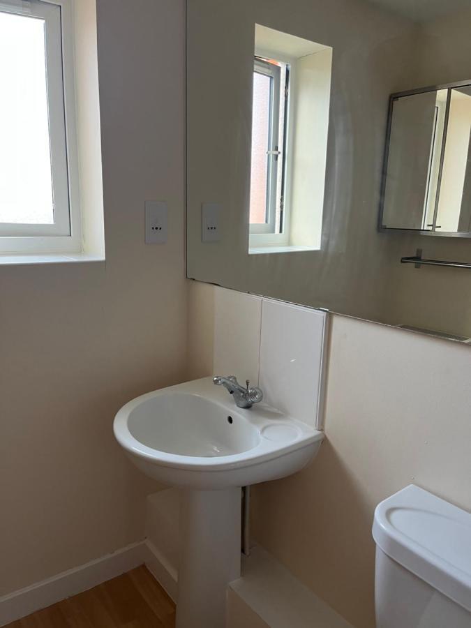Spacious Two Bedrooms Apartment For Business And Holiday Portsmouth Eksteriør billede