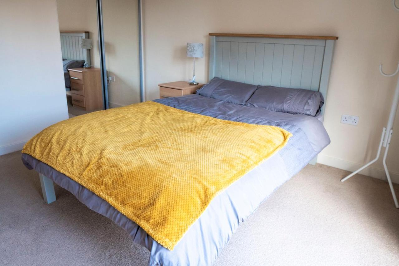 Spacious Two Bedrooms Apartment For Business And Holiday Portsmouth Eksteriør billede