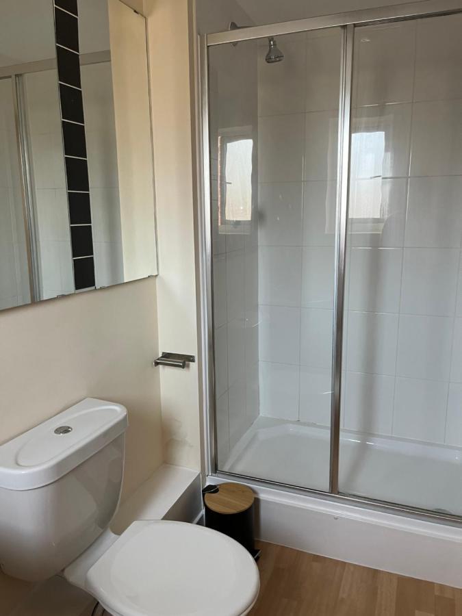 Spacious Two Bedrooms Apartment For Business And Holiday Portsmouth Eksteriør billede