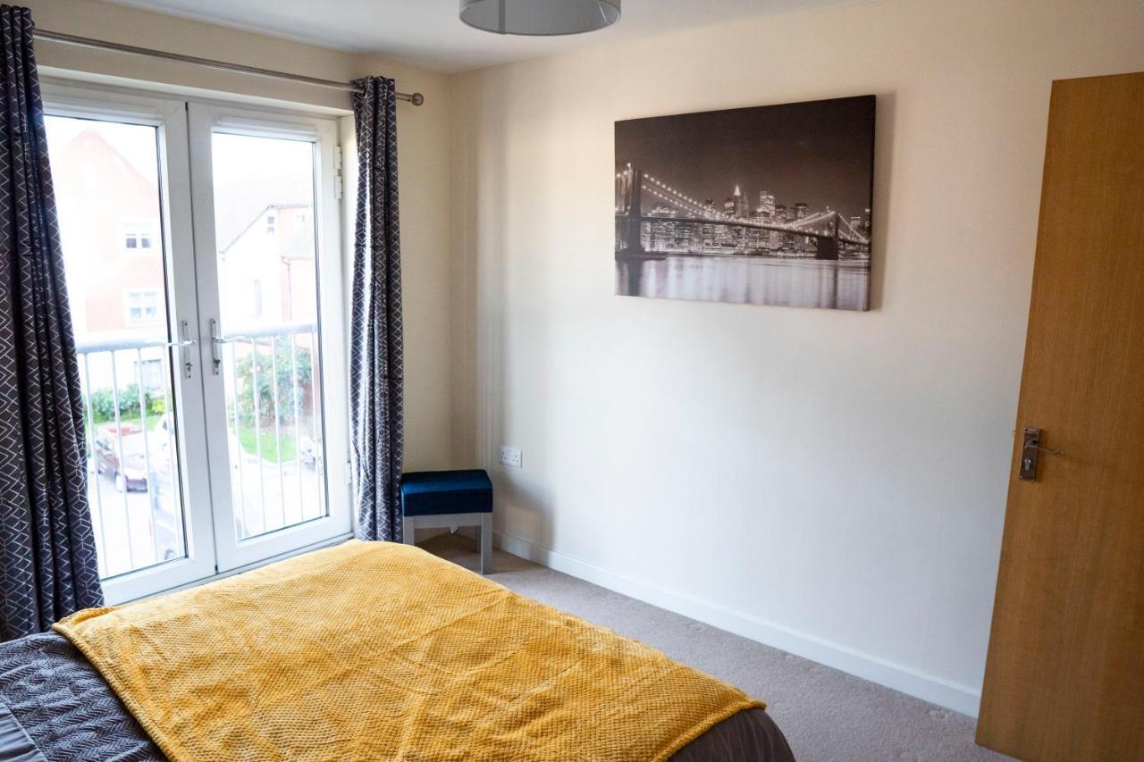 Spacious Two Bedrooms Apartment For Business And Holiday Portsmouth Eksteriør billede