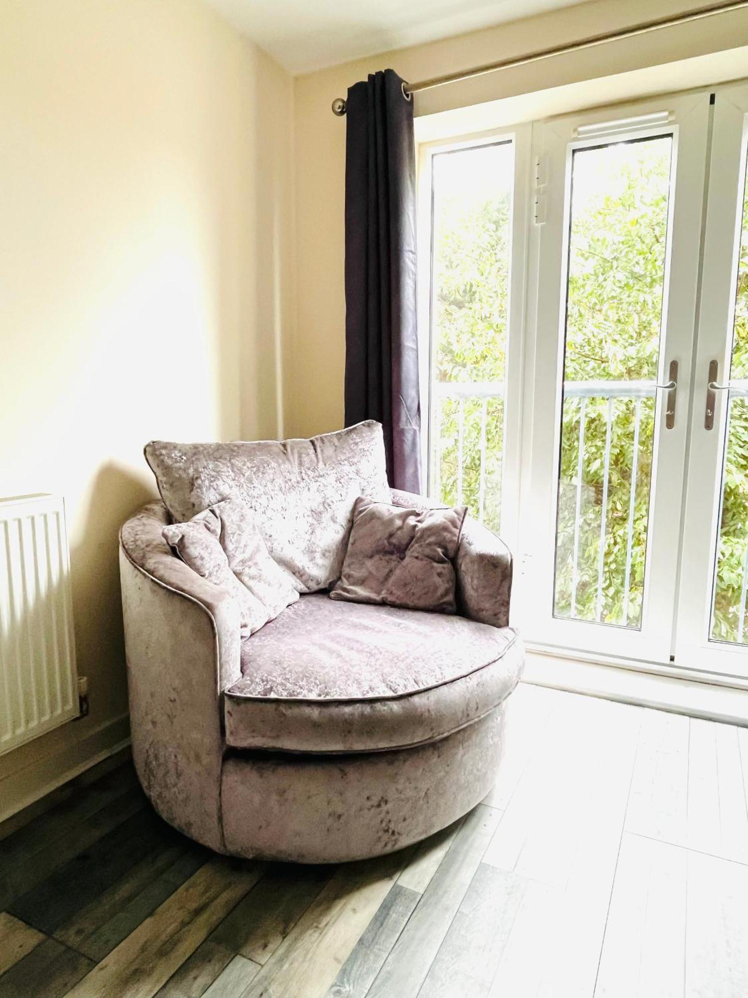 Spacious Two Bedrooms Apartment For Business And Holiday Portsmouth Eksteriør billede
