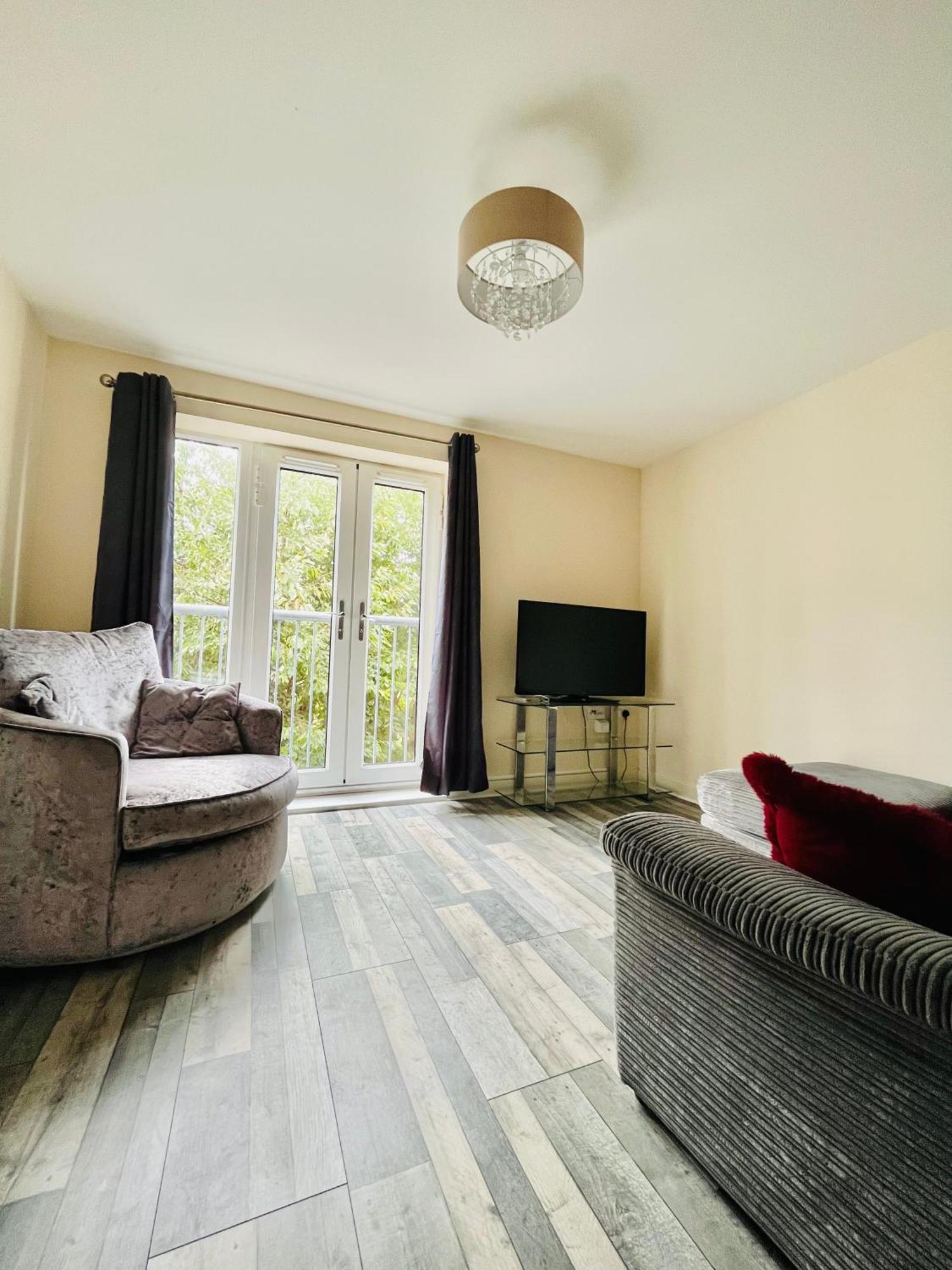 Spacious Two Bedrooms Apartment For Business And Holiday Portsmouth Eksteriør billede