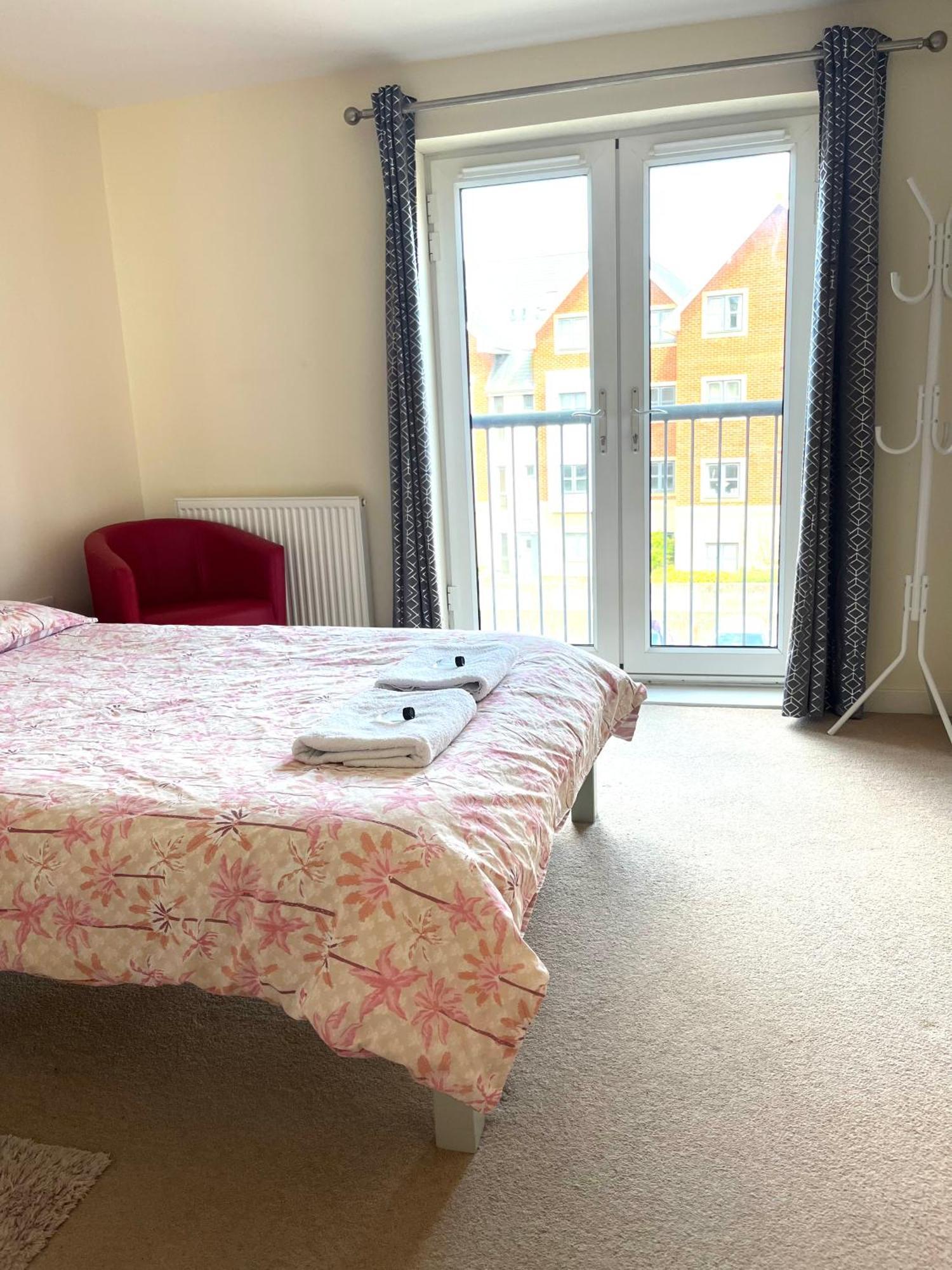 Spacious Two Bedrooms Apartment For Business And Holiday Portsmouth Eksteriør billede