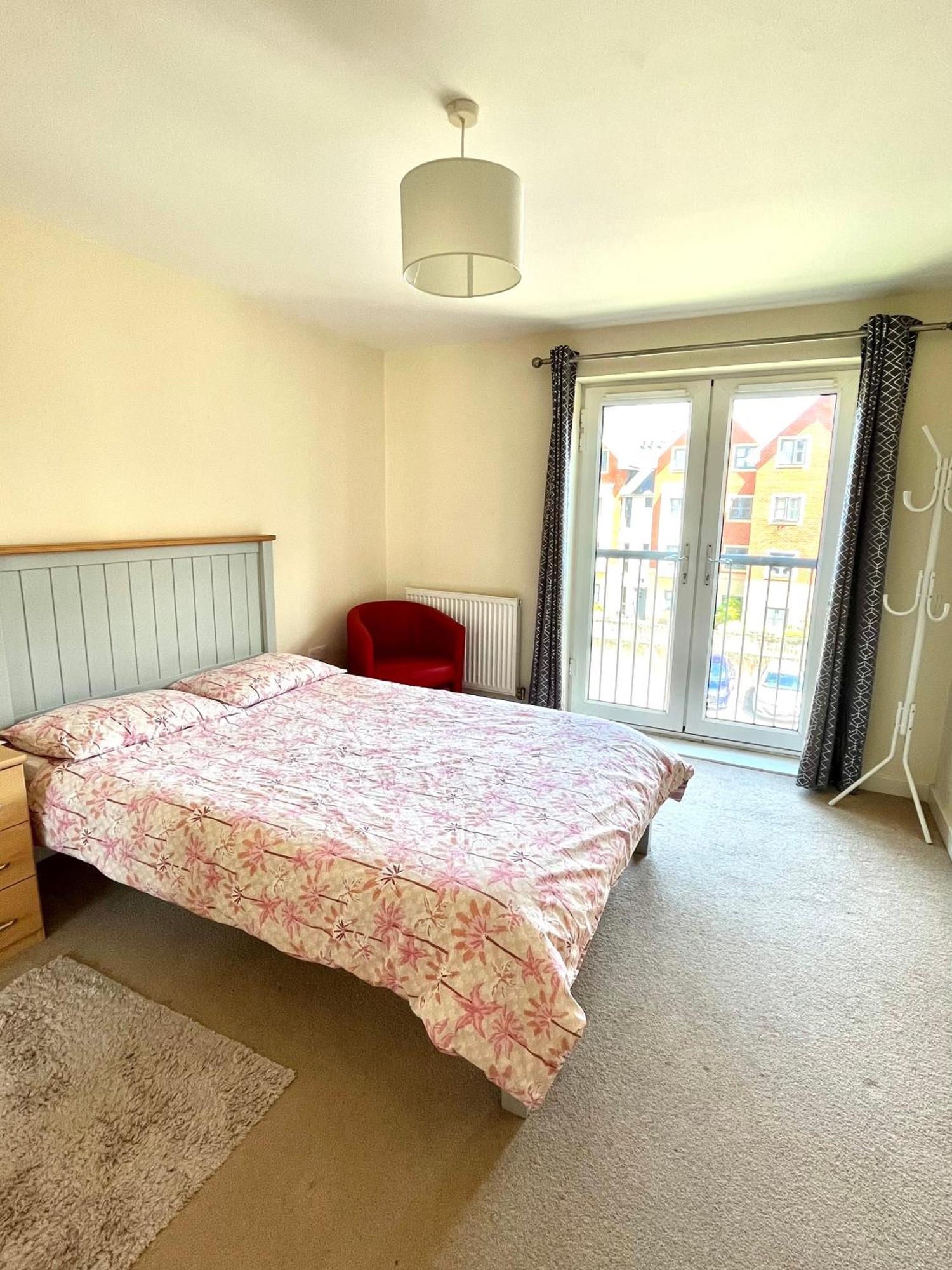 Spacious Two Bedrooms Apartment For Business And Holiday Portsmouth Eksteriør billede