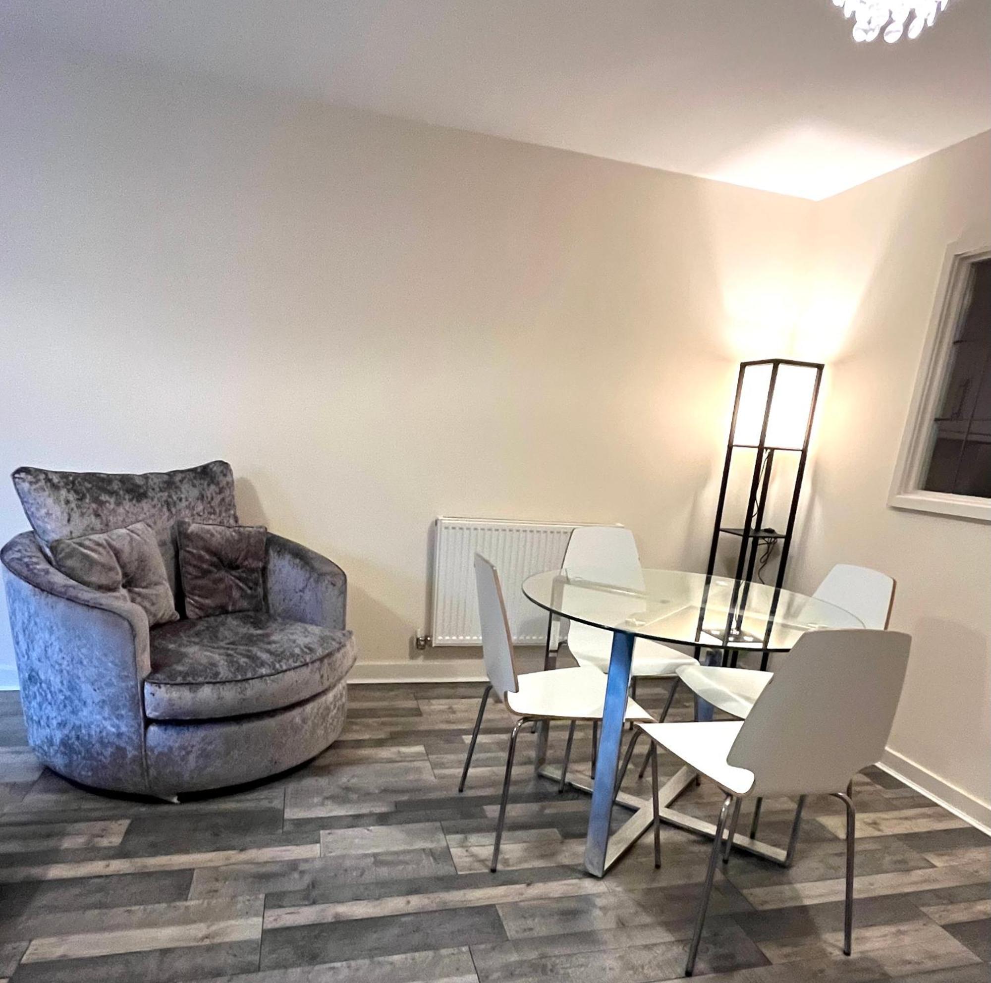 Spacious Two Bedrooms Apartment For Business And Holiday Portsmouth Eksteriør billede