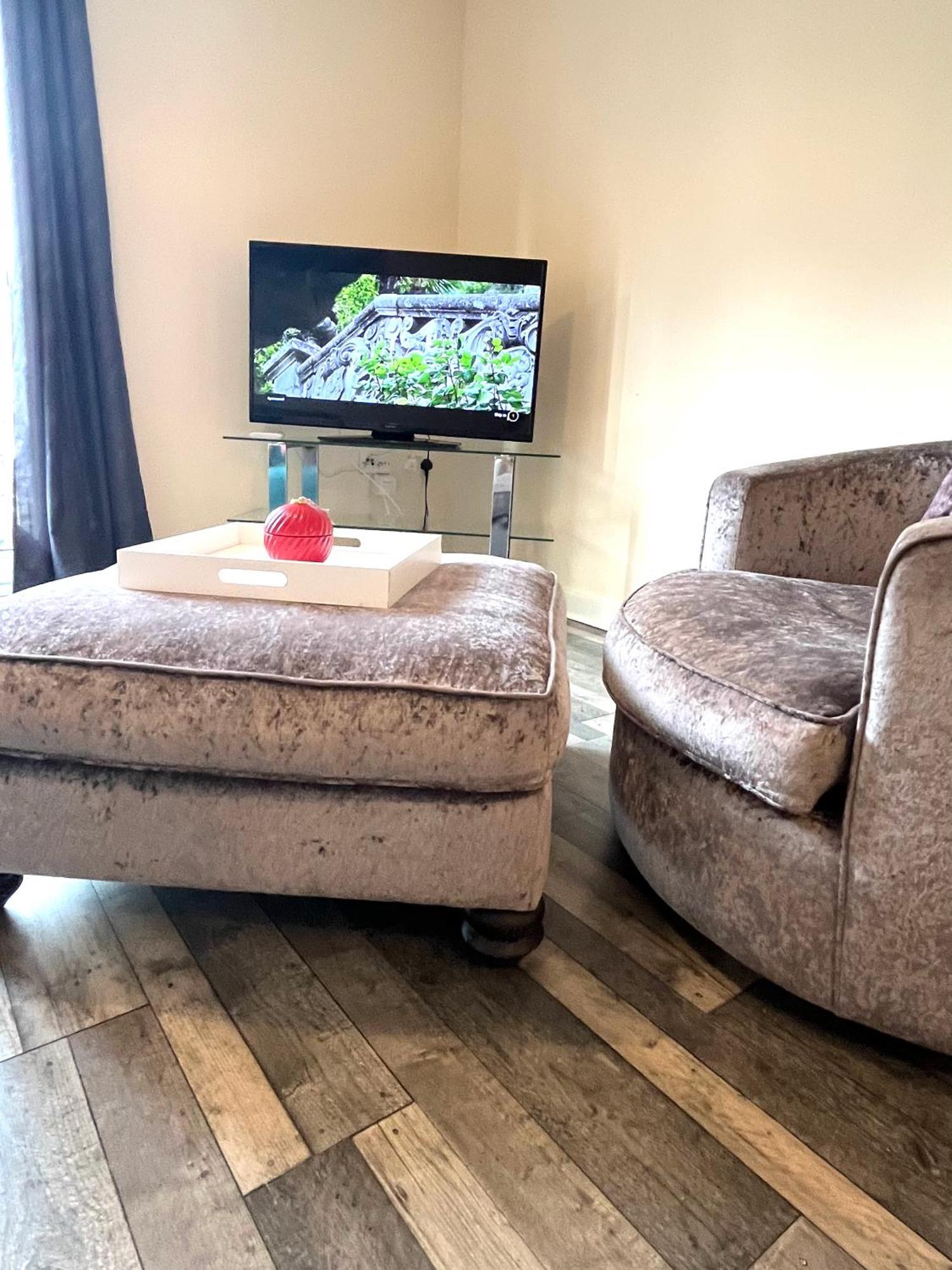 Spacious Two Bedrooms Apartment For Business And Holiday Portsmouth Eksteriør billede